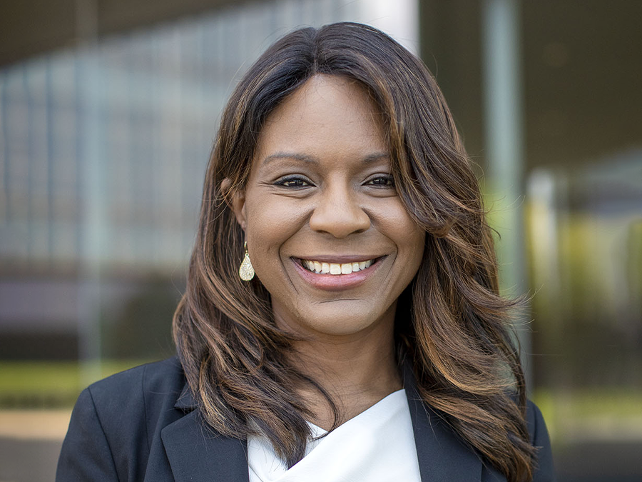 alicia-davis-management-team-lear-corporation